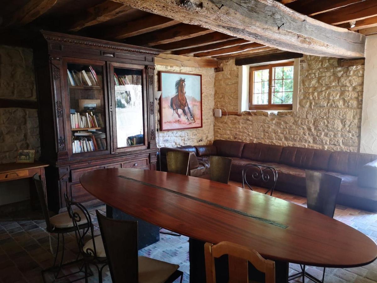 Corps De Ferme Dans Belle Propriete Avec Chiens Et Chevaux Villa Venizy Buitenkant foto